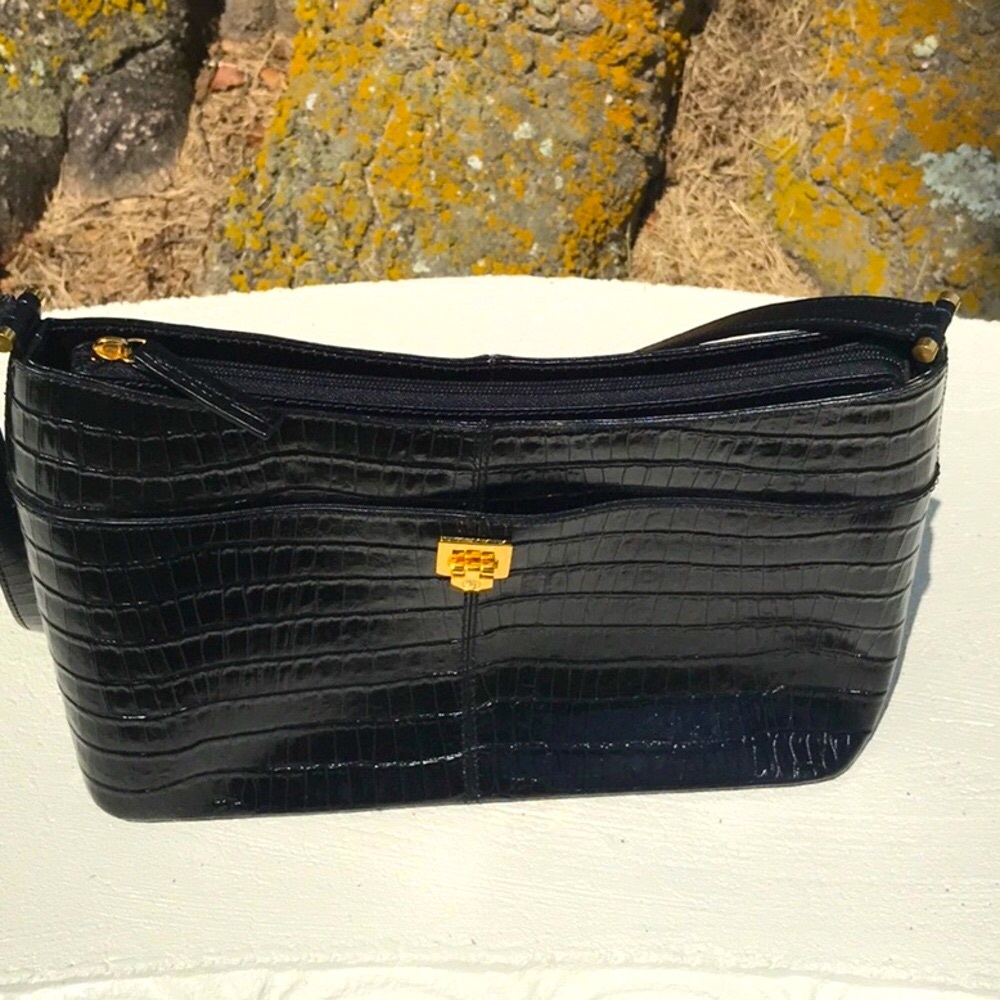 Vintage Etienne Aigner Black Leather Shoulder Bag with Textured Finish - Picture 11 of 16